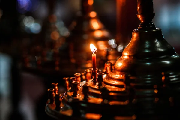 Service Aux Chandelles Veillée Commémorative Bougie Rouge Dans Église Cathédrale — Photo