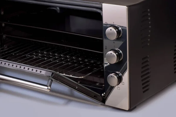 Termostat Dan Kenop Pada Microwave Modern Membuka Pintu Oven Peralatan — Stok Foto