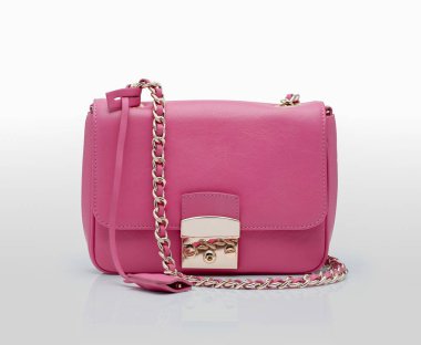 beyaz bir arka planda stüdyo çekim şık bayan çanta