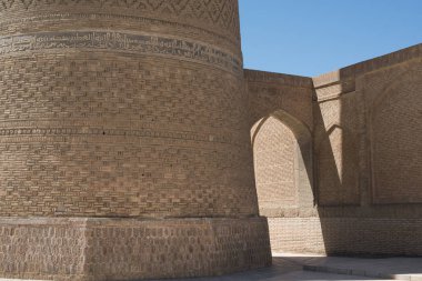Eski bina arch ve geçiş ile. Ortaçağ Asya eski binalar. Buhara, Özbekistan