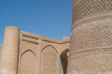 Eski bina arch ve geçiş ile. Ortaçağ Asya eski binalar. Buhara, Özbekistan