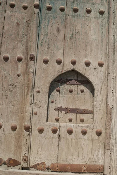 Antigua Puerta Madera Con Remaches Metálicos Bujará Asia Central — Foto de Stock
