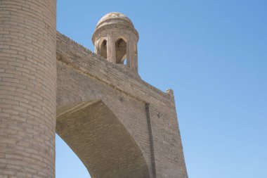 Kemer ve kubbe ile eski bina. Ortaçağ Asya eski binalar. Buhara, Özbekistan