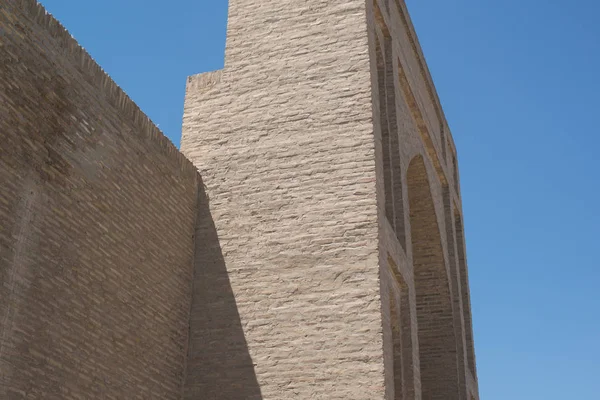 Velho Edifício Tijolos Com Uma Torre Edifícios Antigos Ásia Medieval — Fotografia de Stock