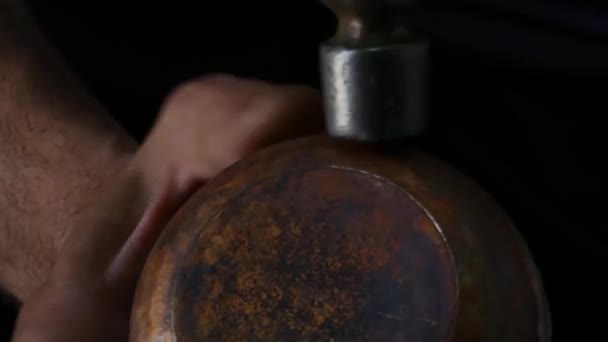 Master Blacksmith Produces Jug Copper Masters Central Asia Uzbekistan Hand — Stock Video