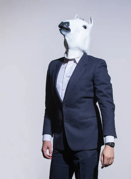 Homme Costume Masque Cheval Sur Fond Clair Contexte Conceptuel Entreprise — Photo