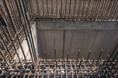 Beton dökme için çubuklar metal konstrüksiyon