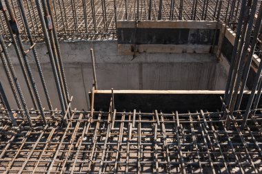 Beton dökme için çubuklar metal konstrüksiyon