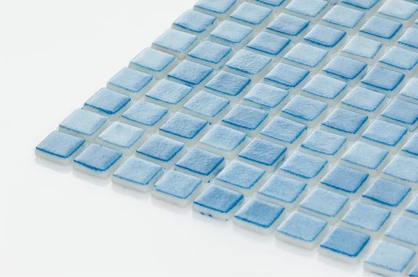 Μικρό Μπλε Κεραμικό Πλακάκι Λευκό Φόντο Μαγιολική Για Τον Κατάλογο — Φωτογραφία Αρχείου