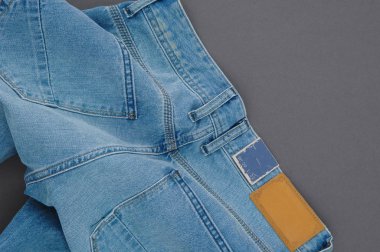 arka cepler ve etiket, yakın çekim ile parçası denim pantolon