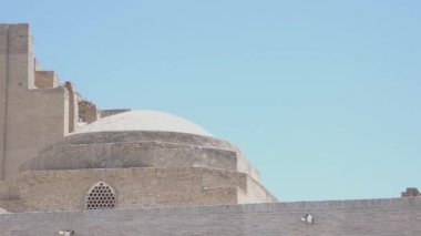 Bir kule ile bina eski bir tuğla. Ortaçağ Asya eski binalar. Buhara, Özbekistan