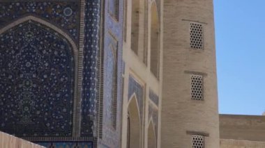 Bir kule ile bina eski bir tuğla. Ortaçağ Asya eski binalar. Buhara, Özbekistan