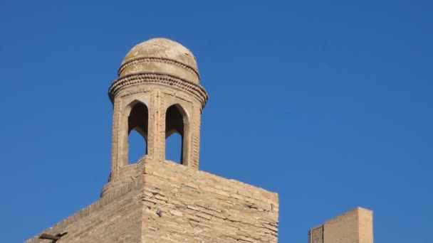 Gammal Tegelbyggnad Med Ett Torn Gamla Byggnader Medeltida Asien Bukhara — Stockvideo
