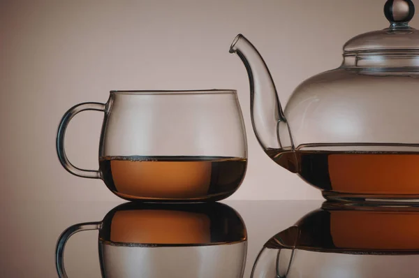 Transparent Glass Teapot Tea Cup Reflection — Stock Photo, Image