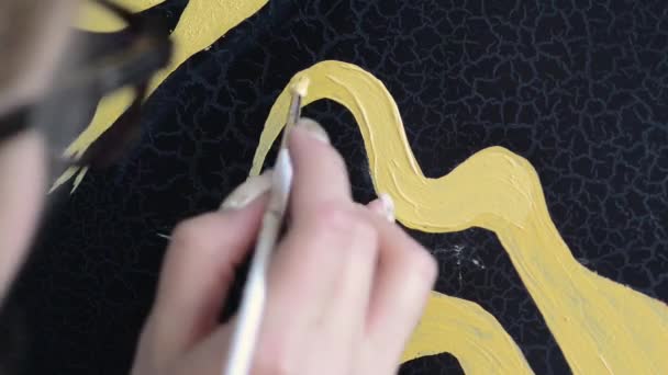 Painter Decorator Draws Wavy Pattern Close — Stock Video