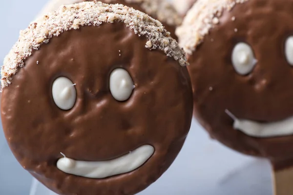 Chocolade Gezicht Vorm Smiley Gezicht Cookie — Stockfoto