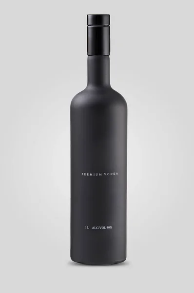 Bottiglia Nera Opaca Chiusa Vodka Sfondo Bianco Con Ombra — Foto Stock