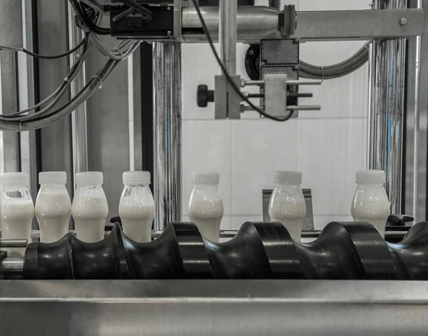 Plastic Milk Bottles Conveyor Belt Equipment Dairy Plant — Stock Photo, Image