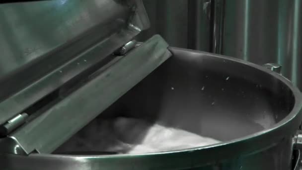 Opslag Pasteurisatie Tank Bij Melk Fabriek Apparatuur Zuivel Fabriek — Stockvideo