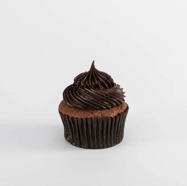 Cupcake Coklat Dengan Latar Belakang Putih Terisolasi — Stok Foto