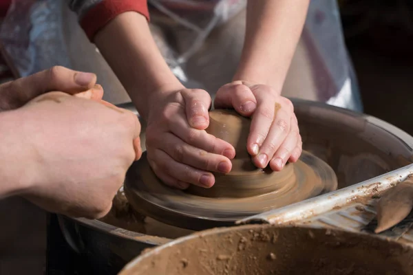 Teaching Pottery Children Teacher Gives Master Class Modeling — Stock Photo, Image
