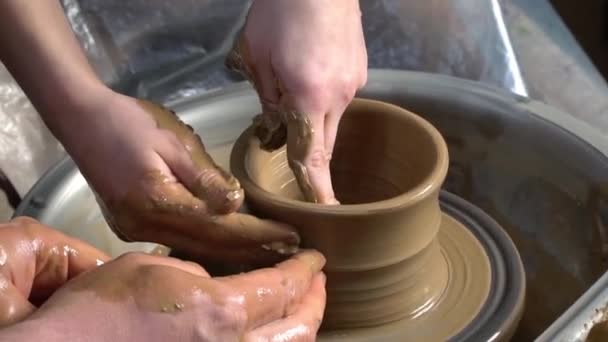 Teaching Pottery Children Teacher Gives Master Class Modeling — Stock Video