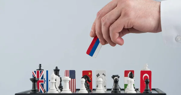 Politikers Hand Flyttar Schackpjäs Med Flagga Konceptuell Bild Ett Politiskt — Stockfoto