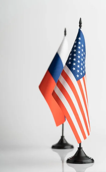 Флаги Сша России Белом Фоне Изолированы Концепция Политики — стоковое фото