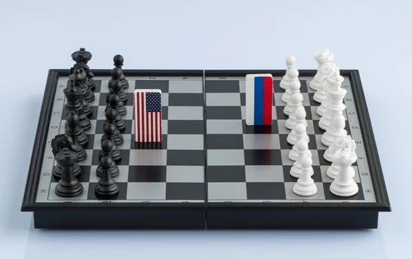 Russlands Forente Staters Flagg Sjakkbrettet Begrepet Politisk Spill – stockfoto