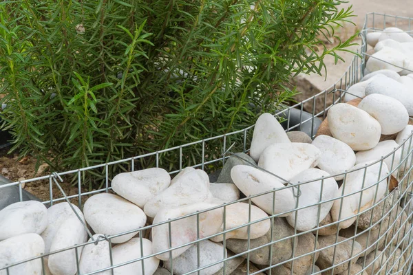 Las piedras en la rejilla — Foto de Stock