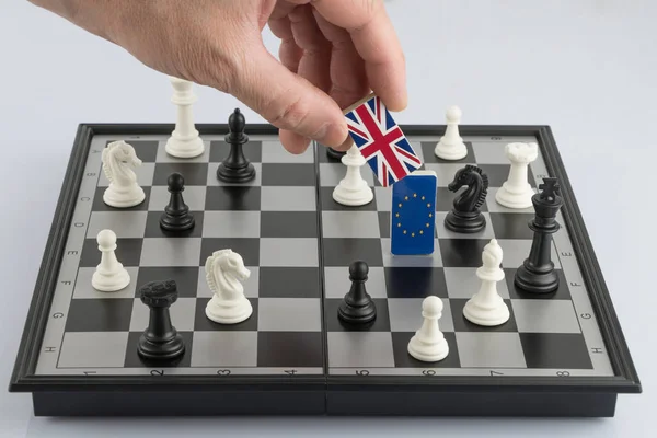 Schackbräde med flaggor av länder — Stockfoto