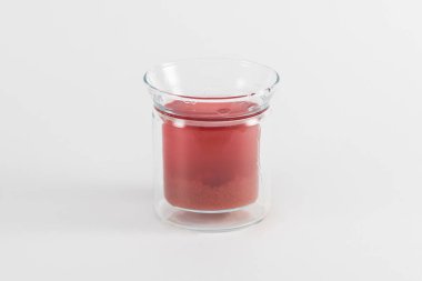 beyaz arka planda çay içeceği