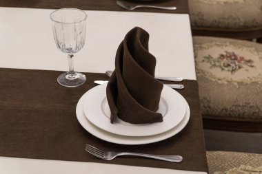 Masa restoranda servis