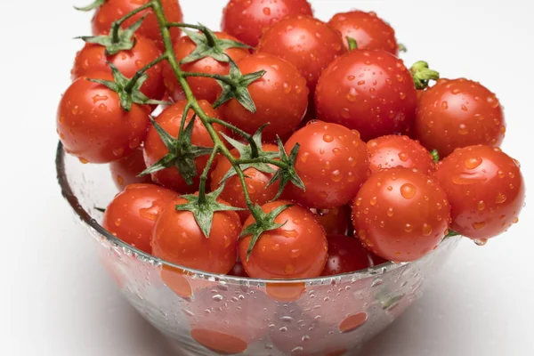 Tomates en un tazón de vidrio — Foto de Stock