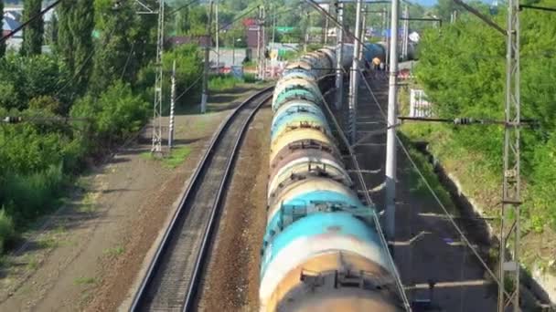 Tren Con Vagones Cisterna Las Vías Del Ferrocarril Vista Superior — Vídeos de Stock