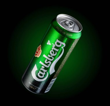 Bir kutu Carlsberg birası.