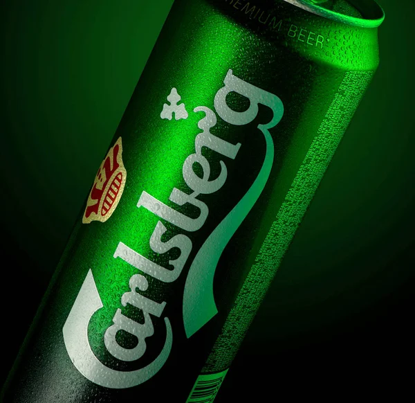 En burk Carlsberg öl — Stockfoto