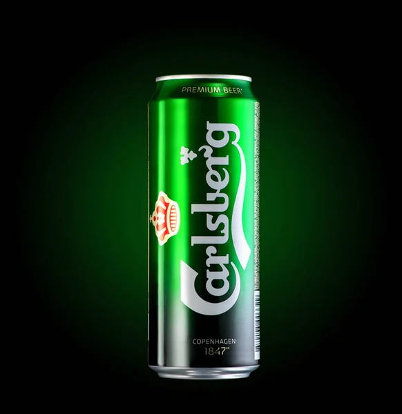 Une canette de bière Carlsberg — Photo