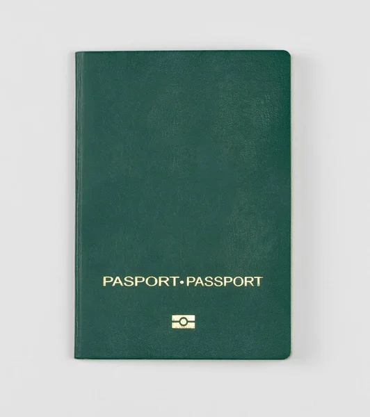 Passaporte Verde Fundo Branco Isolado Vista Superior — Fotografia de Stock