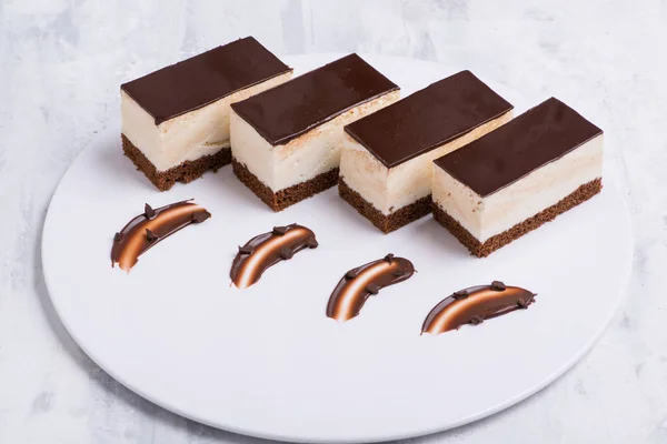 Deliziosa Torta Cioccolato Piatto Bianco — Foto Stock