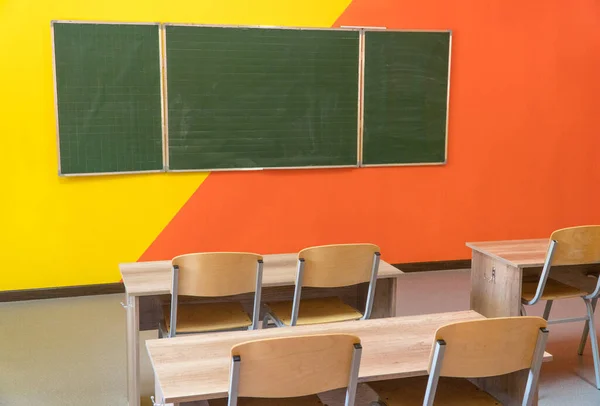 Salón Clases Vacío Con Pizarra Interior Aula Escolar —  Fotos de Stock