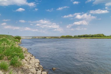 Nehir kıyısında bir Sandomierz salladı