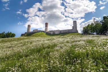 Pitoresk kale tepe üzerinde