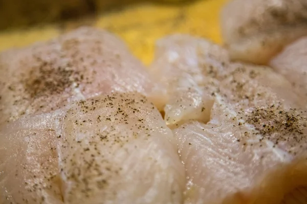 Çim çalılar arasında güzel gün batımı