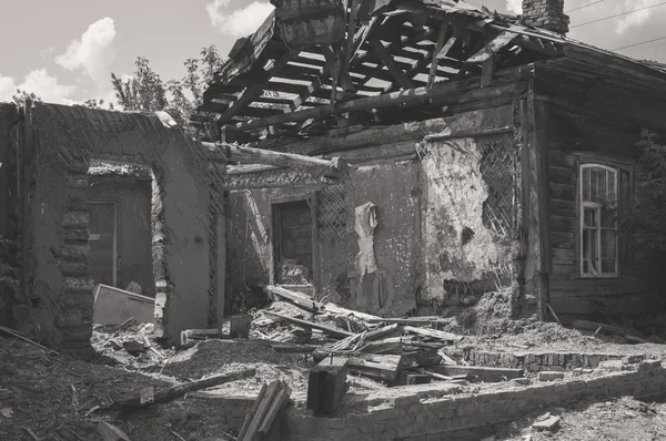 Verwoeste Beschadigde Huis Getroffen Als Gevolg Van Een Natuurramp Bouw — Stockfoto