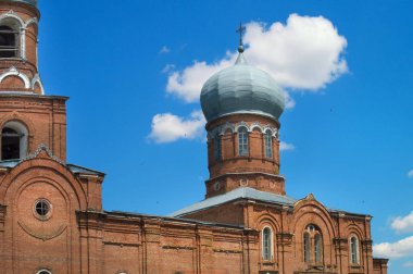 St Michael's Temple köyü Podgornoye. 19. yüzyılın 1889 yılında inşa edilmiş, tuğla Rus Ortodoks Kilisesi.