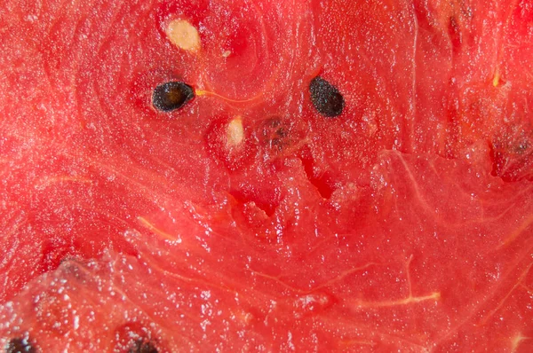 A telített textúra piros szaftos friss görögdinnye közeli képe — Stock Fotó