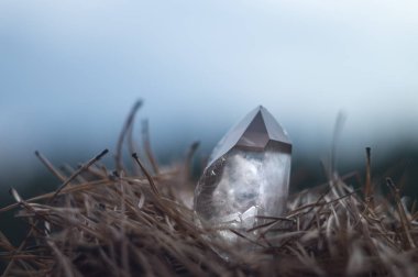 Geniş, şeffaf, büyük, şeffaf, kraliyet kristali, kuvars, elmas, doğa harikası, bulanık arka plan..