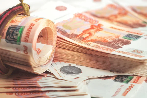 Milyon Rus ruble. Servet, kar, iş ve finans kavramı. Bir beş bininci faturaları banknotlar çok para. Para bir çok wads.