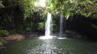 Blanjar Şelalesi, 3 Eylül 2025 'te ele geçirildi. Bereketli bambu ormanlarıyla çevrili tropik şelale, tropikal arazide huzurlu bir kaçış.